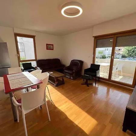 公寓 3 Bedroom “missy”with Garage Parking *