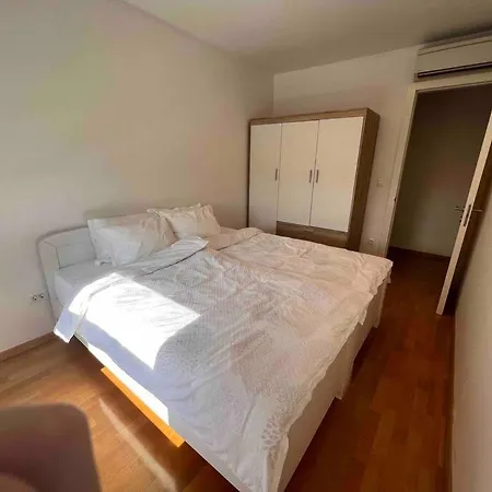 3 Bedroom “missy”with Garage Parking 公寓