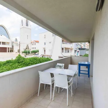 3 Bedroom “missy”with Garage Parking 斯普利特